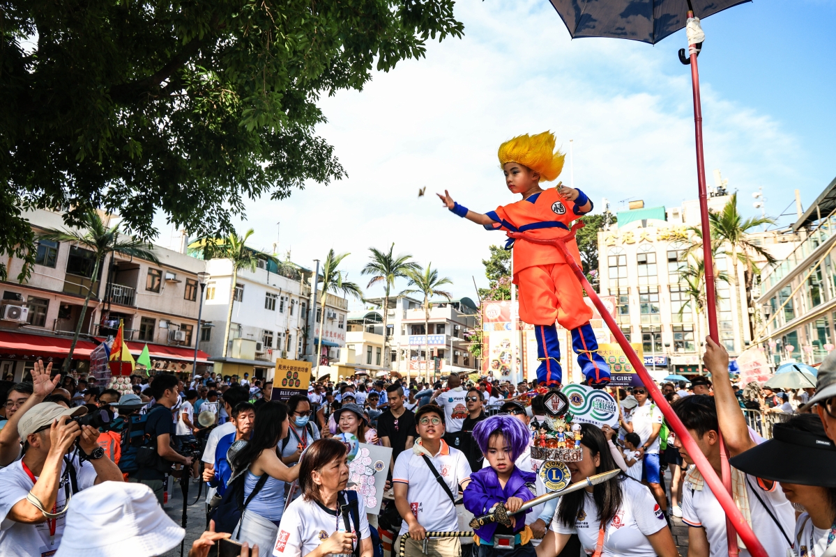 香港長洲舉行太平清醮會景巡遊